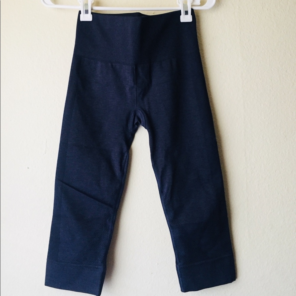 LULULEMON navy blue CAPRI leggings (m)6 - Picture 5 of 13